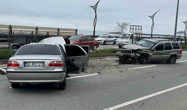 Bariyerleri aşan araç karşı şeride geçti: 2 yaralı