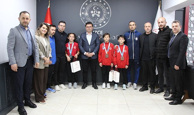 Başarılı sporcular ödüllendirildi
