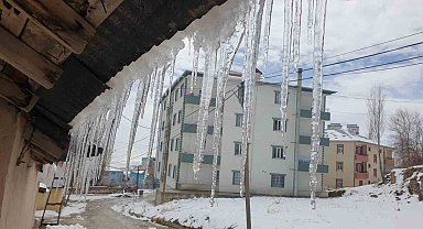 Başkale baharda dondu