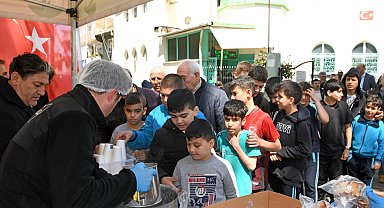 Başkan Aydın'dan vatandaşlara çorba ikramı