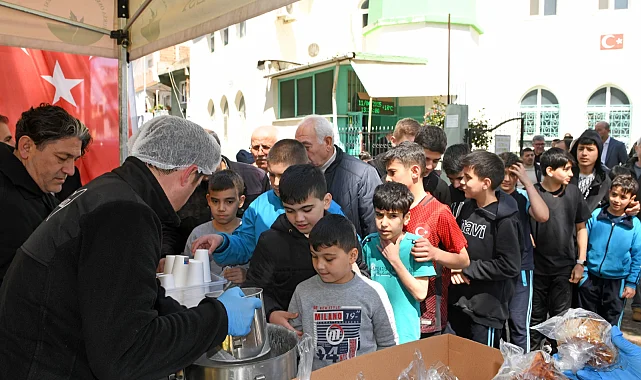 Başkan Aydın'dan vatandaşlara çorba ikramı