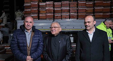 Başkan Büyükkılıç, şafak vakti üreticilere arılı kovan dağıttı