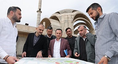 Başkan Çiftçi, kent meydanındaki çalışmaları inceledi