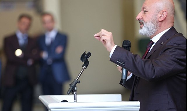Başkan Çolakbayrakdar: "Belediyede her bir çalışanın sendikası, 'Ahmet Çolakbayrakdar'dır"
