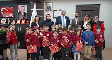 Başkan Hallaç'tan minik misafirlere sıcak karşılama
