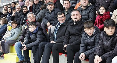 Başkan Kahveci'den genç futbolculara destek
