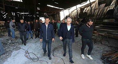 Başkan Kocagöz, yangında iş yerleri zarar gören esnafla görüştü