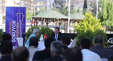 Başkan Mehmet Canpolat, alana masa kurup vatandaşı dinledi