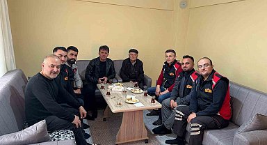 Başkan Şahin, heyelandan sağ kurtulan aileyi bayramda yalnız bırakmadı