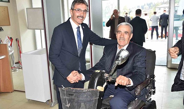 Başkan Şenol Dinç, vatandaşla bayramlaştı