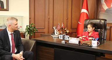 Başkan Sezer koltuğunu Aslı Çırak'a devretti