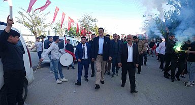 Başkan Yılmaz'a miting gibi karşılama