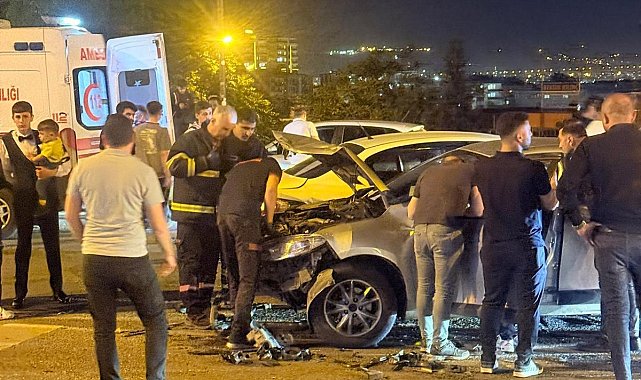 Batman'da iki otomobil çarpıştı: 4 kişi yaralandı