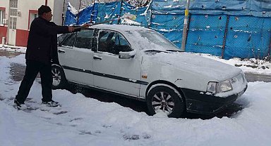 Bayburt'a yaz bir türlü gelemedi: Kent beyaz örtüyle yeniden kaplandı