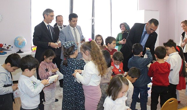 Bayburt'ta öğrencilere sağlık ve güvenlik oyun kutusu dağıtıldı