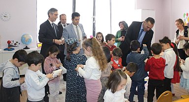 Bayburt'ta öğrencilere sağlık ve güvenlik oyun kutusu dağıtıldı