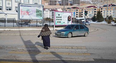 Bayburt'ta sinyalizasyon ışıkları yaya ve sürücülere zor anlar yaşatıyor
