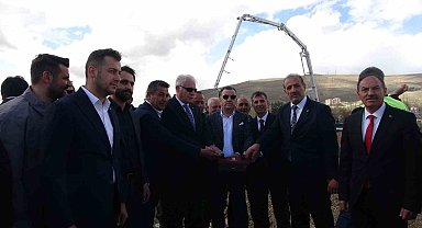 Bayburt'ta yeni atlı cirit sahasının temeli atılarak yapımına başlandı