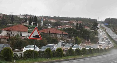 Bayram tatili dönüş yolunda oluşan trafik yoğunluğu çileye döndü