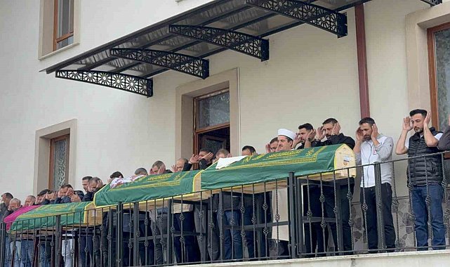 Bayram tatilinden dönen öğretmen aile son yolculuğuna uğurlandı