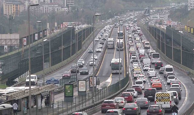 Bayramın üçüncü gününde İstanbul'da trafik yoğunluğu yaşanıyor