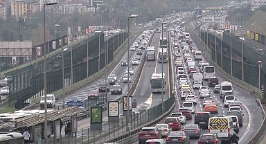 Bayramın üçüncü gününde İstanbul'da trafik yoğunluğu yaşanıyor