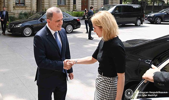 Bayramov, Ermenistan'daki yürüyüş sırasında Azerbaycan ve Türkiye bayraklarının yakılmasına tepki gösterdi