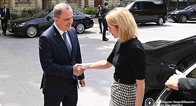 Bayramov, Ermenistan'daki yürüyüş sırasında Azerbaycan ve Türkiye bayraklarının yakılmasına tepki gösterdi