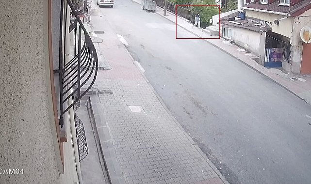 Beğendiği ayakkabıyı çalmak için geri döndü, o anlar kamerada
