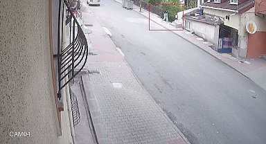 Beğendiği ayakkabıyı çalmak için geri döndü, o anlar kamerada