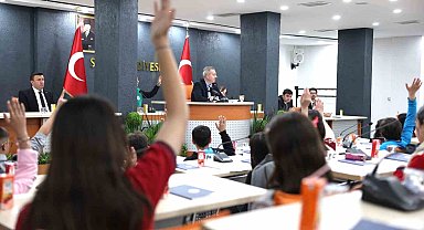 Belediye meclis üyeleri çocuklar oldu