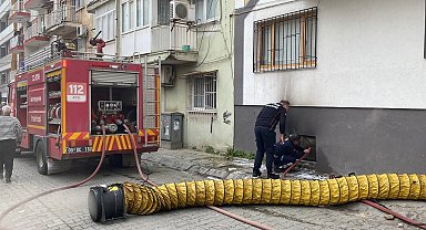 Beş katlı apartmanda yangın paniği: Mahsur kalan vatandaşları itfaiye kurtardı