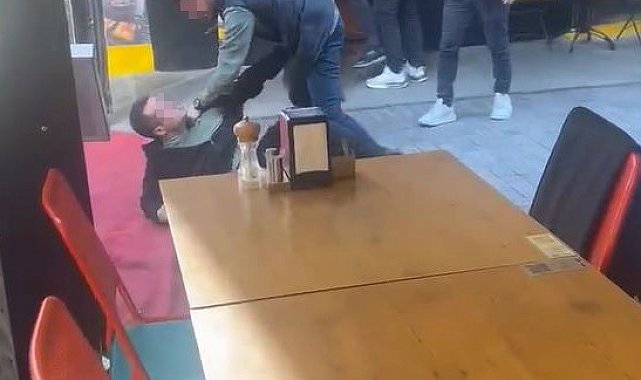 Beşiktaş'ta otomobil sürücüsü ve moto kuryenin tartışmasında yumruklar konuştu