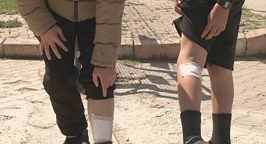 Beslediği sokak köpekleri çocuklara saldırırken seyirci kaldı