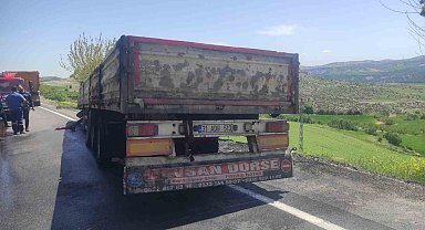 Besni'de seyir halindeki tır alev aldı