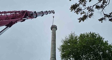 Beylikdüzü'nde Bakırcılar Sanayi Camii'nin eskiyen minaresi kontrollü olarak yıkıldı