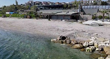 Beylikdüzü'nde denize dökülen İSKİ atık su hattı, vatandaşları tedirgin ediyor