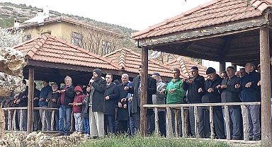 Beyşehir ve Hüyük'te çiftçiler yağmur duasına çıktı
