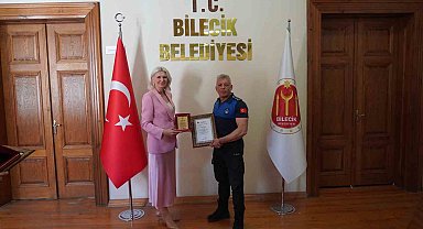 Bilecik'te başarılı operasyona imza atan zabıtalara teşekkür plaketi verildi