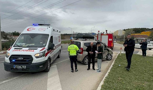 Bilecik'te kamyonet ile otomobil çarpıştı: 7 yaralı