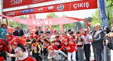 Binlerce çocuk 23 Nisan coşkusuyla koştu