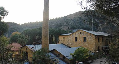 Bir asırdır ayakta