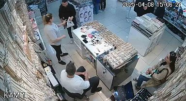 Bir poşet dolusu altını, sahiplerine teslim etti