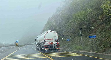 Bolu Dağı'nda hafif kar yağışı ve sis devam ediyor