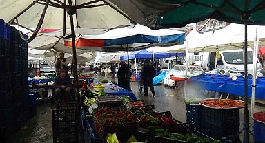 Bolu'da aniden bastıran yağmur hayatı olumsuz etkiledi