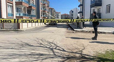Boşanma aşamasındaki karısını sokak ortasında öldürdü