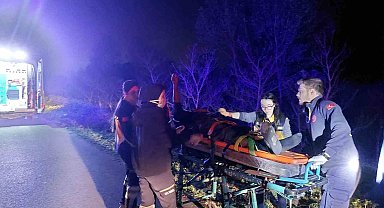 Böyle tiryakilik görülmedi: Şarampole uçan araçtan yaralı kurtarıldı, sedyede sigara yaktı