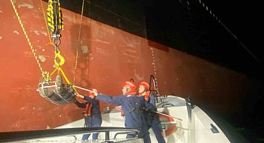 Bozcaada açıklarında ticari gemide spiral makinesinden kopan parça ile yüzünden yaralanan mürettebatın tıbbi tahliyesi gerçekleştirildi