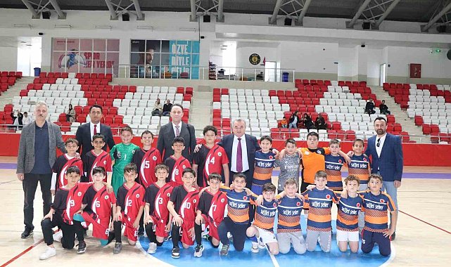 Bozüyük'te 23 Nisan Futsal Turnuvası yarı final heyecanı