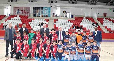Bozüyük'te 23 Nisan Futsal Turnuvası yarı final heyecanı